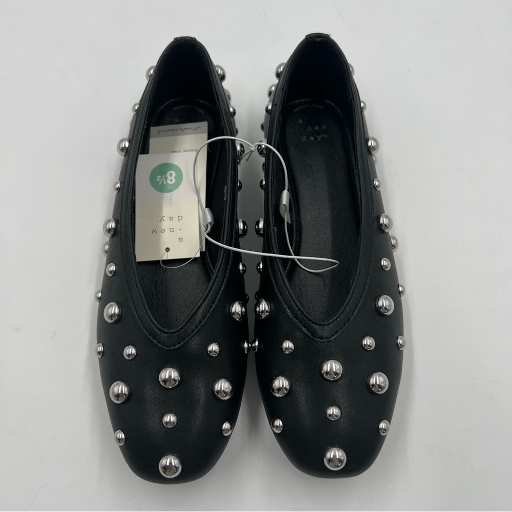 A new day Sammie ballet Flats size 8.5. Black with silver studs. memory foam NWT